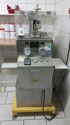 TIANHE Kleine capaciteit ZP9 Farmaceutische Automatische Tablet Press Machine Voedsel Zoete melk leverancier